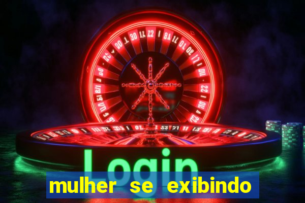 mulher se exibindo ao vivo