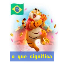 o que significa sonhar dobrando roupas